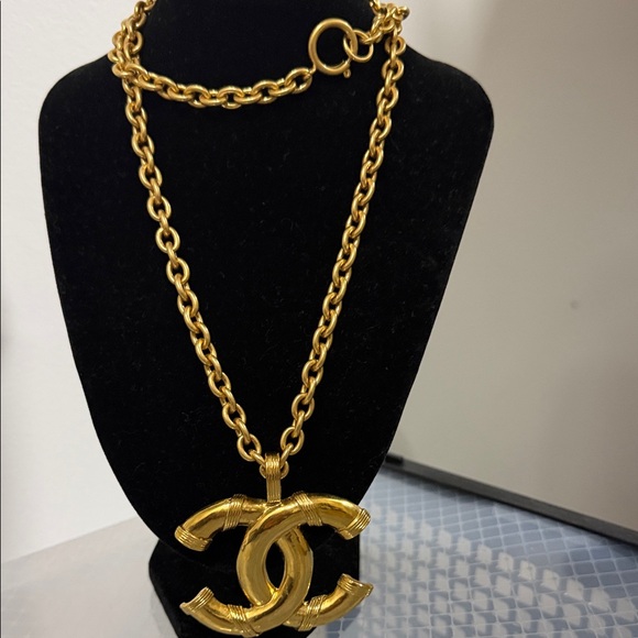 Chanel large pendant necklace - Picture 1 of 6